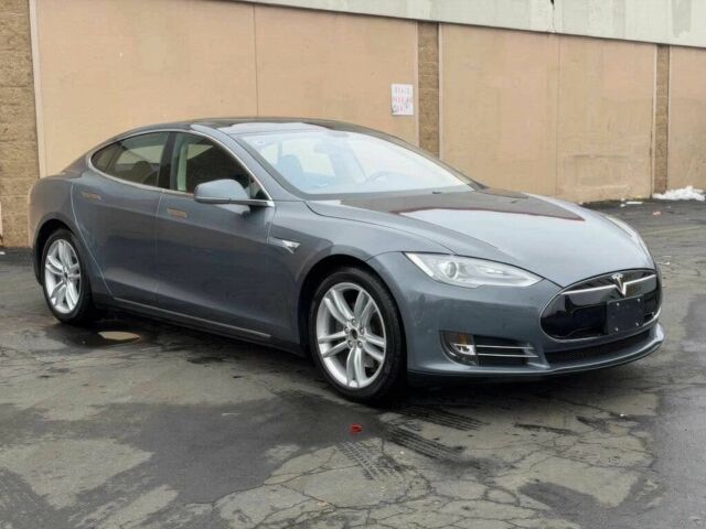 Сірий Тесла Модель С, об'ємом двигуна 0 л та пробігом 86 тис. км за 4000 $, фото 1 на Automoto.ua
