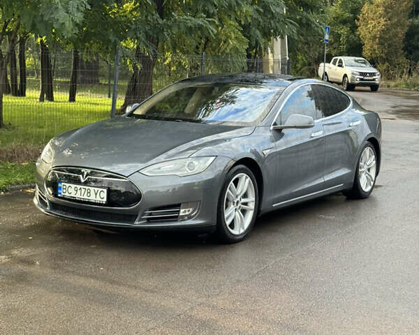 Серый Тесла Модель С, объемом двигателя 0 л и пробегом 242 тыс. км за 10999 $, фото 1 на Automoto.ua
