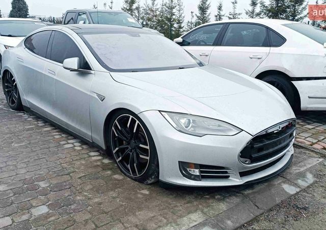 Серый Тесла Модель С, объемом двигателя 0 л и пробегом 330 тыс. км за 9999 $, фото 1 на Automoto.ua