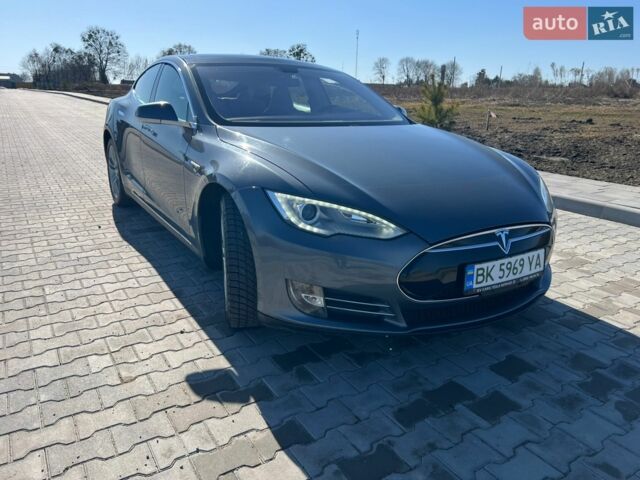 Серый Тесла Модель С, объемом двигателя 0 л и пробегом 110 тыс. км за 12500 $, фото 1 на Automoto.ua