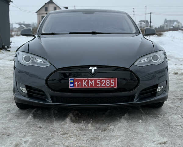Серый Тесла Модель С, объемом двигателя 0 л и пробегом 147 тыс. км за 15000 $, фото 1 на Automoto.ua