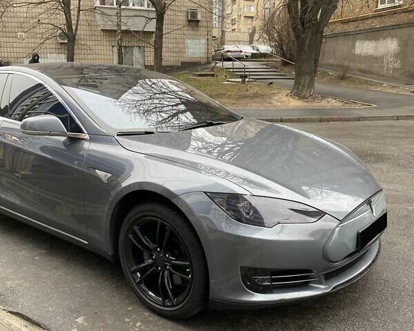 Серый Тесла Модель С, объемом двигателя 0 л и пробегом 160 тыс. км за 13500 $, фото 1 на Automoto.ua