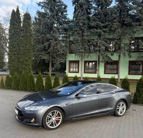 Серый Тесла Модель С, объемом двигателя 0 л и пробегом 390 тыс. км за 10999 $, фото 1 на Automoto.ua