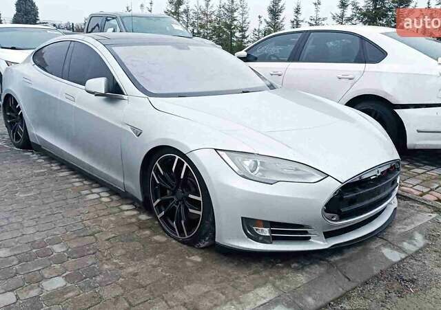 Сірий Тесла Модель С, об'ємом двигуна 0 л та пробігом 330 тис. км за 9999 $, фото 1 на Automoto.ua