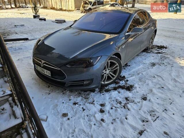 Сірий Тесла Модель С, об'ємом двигуна 0 л та пробігом 123 тис. км за 13500 $, фото 1 на Automoto.ua