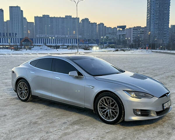 Серый Тесла Модель С, объемом двигателя 0 л и пробегом 140 тыс. км за 16000 $, фото 1 на Automoto.ua