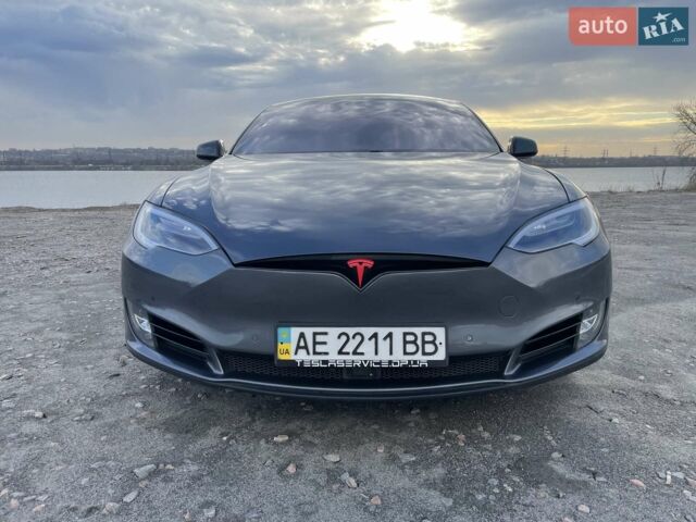 Серый Тесла Модель С, объемом двигателя 0 л и пробегом 69 тыс. км за 22500 $, фото 1 на Automoto.ua