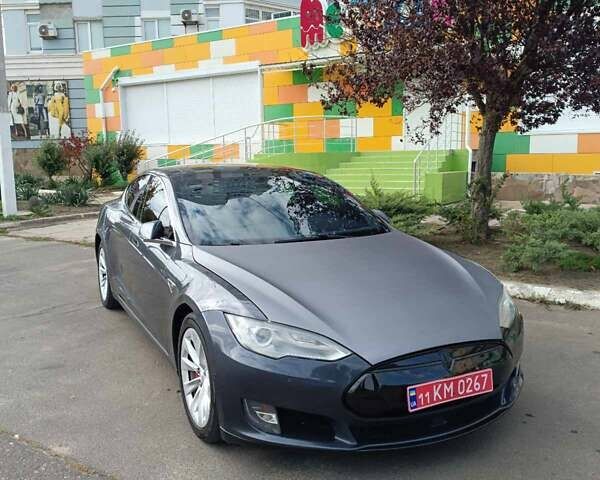 Серый Тесла Модель С, объемом двигателя 0 л и пробегом 252 тыс. км за 15400 $, фото 1 на Automoto.ua