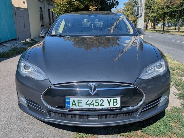Сірий Тесла Модель С, об'ємом двигуна 0 л та пробігом 226 тис. км за 10999 $, фото 1 на Automoto.ua