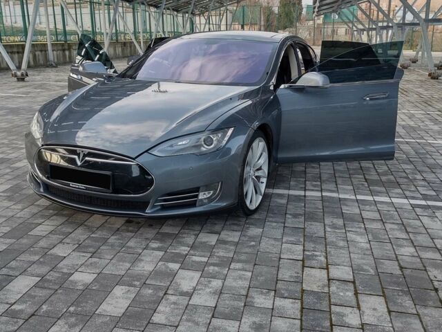 Сірий Тесла Модель С, об'ємом двигуна 0 л та пробігом 242 тис. км за 15650 $, фото 1 на Automoto.ua