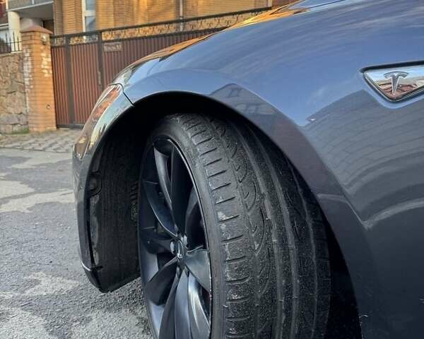 Серый Тесла Модель С, объемом двигателя 0 л и пробегом 138 тыс. км за 16700 $, фото 1 на Automoto.ua