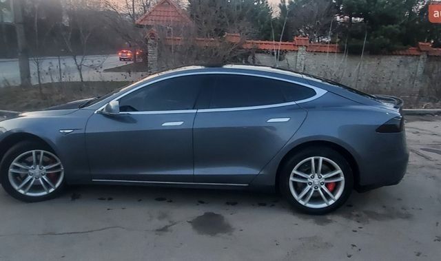 Сірий Тесла Модель С, об'ємом двигуна 0 л та пробігом 107 тис. км за 15999 $, фото 1 на Automoto.ua