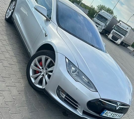 Серый Тесла Модель С, объемом двигателя 0 л и пробегом 170 тыс. км за 13333 $, фото 1 на Automoto.ua