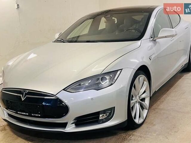 Серый Тесла Модель С, объемом двигателя 0 л и пробегом 102 тыс. км за 12300 $, фото 1 на Automoto.ua
