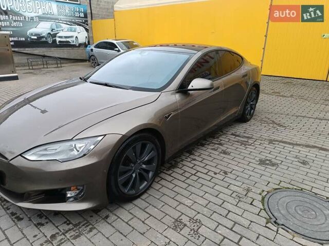 Тесла Модель С 2015 в Новояворовск на Automoto.ua Серый Тесла Модель С, объемом двигателя 0 л и пробегом 299 тыс. км за 13999 $, фото 1 на Automoto.ua