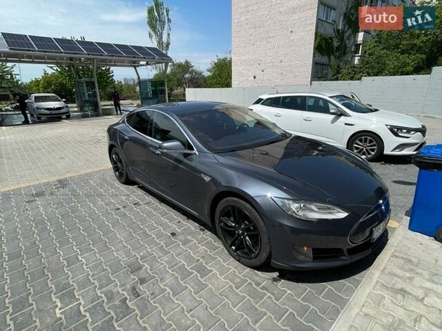 Серый Тесла Модель С, объемом двигателя 0 л и пробегом 250 тыс. км за 13500 $, фото 1 на Automoto.ua