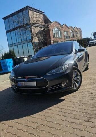 Серый Тесла Модель С, объемом двигателя 0 л и пробегом 155 тыс. км за 11300 $, фото 1 на Automoto.ua