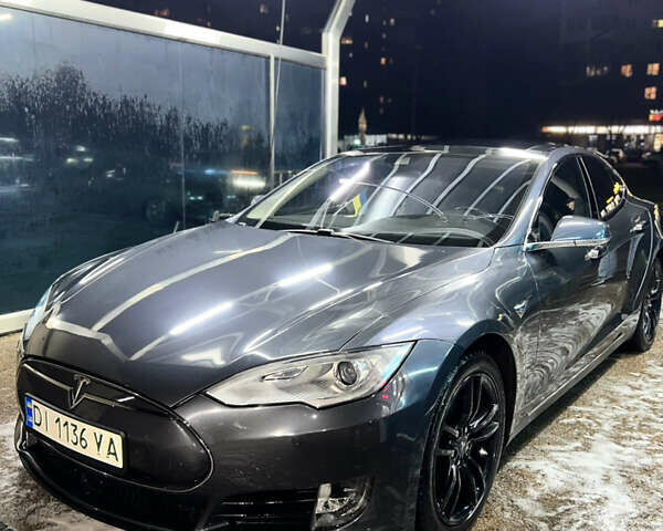 Серый Тесла Модель С, объемом двигателя 0 л и пробегом 160 тыс. км за 15100 $, фото 1 на Automoto.ua