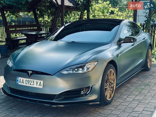 Серый Тесла Модель С, объемом двигателя 0 л и пробегом 154 тыс. км за 16500 $, фото 1 на Automoto.ua