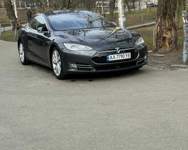 Серый Тесла Модель С, объемом двигателя 0 л и пробегом 204 тыс. км за 14500 $, фото 1 на Automoto.ua
