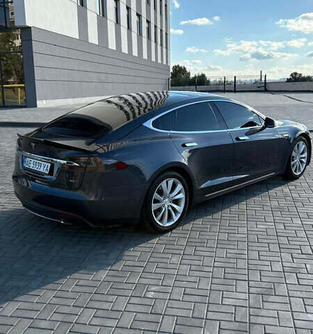 Серый Тесла Модель С, объемом двигателя 0 л и пробегом 92 тыс. км за 14400 $, фото 1 на Automoto.ua