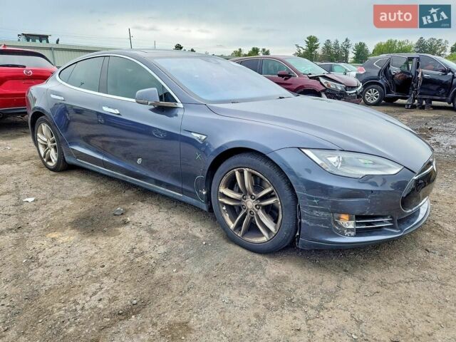 Серый Тесла Модель С, объемом двигателя 0 л и пробегом 104 тыс. км за 3300 $, фото 1 на Automoto.ua