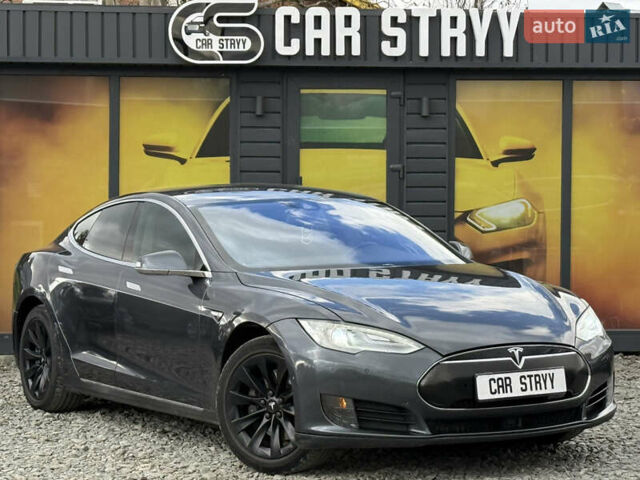 Серый Тесла Модель С, объемом двигателя 0 л и пробегом 220 тыс. км за 12700 $, фото 1 на Automoto.ua