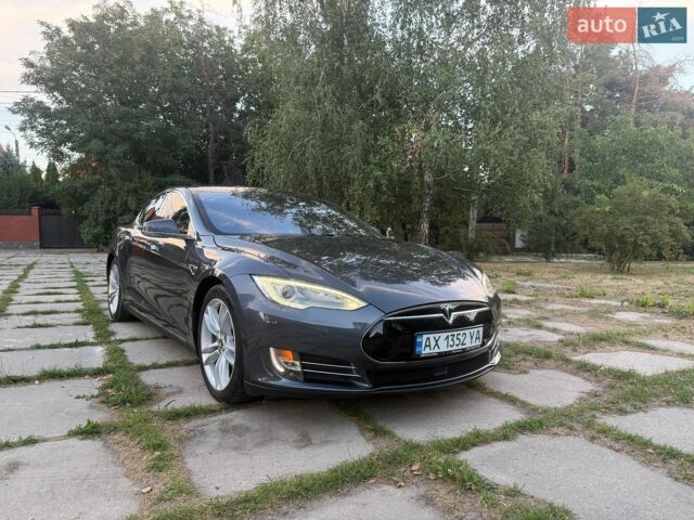 Серый Тесла Модель С, объемом двигателя 0 л и пробегом 115 тыс. км за 14900 $, фото 1 на Automoto.ua