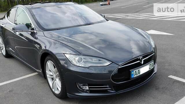 Серый Тесла Модель С, объемом двигателя 0 л и пробегом 185 тыс. км за 22000 $, фото 1 на Automoto.ua