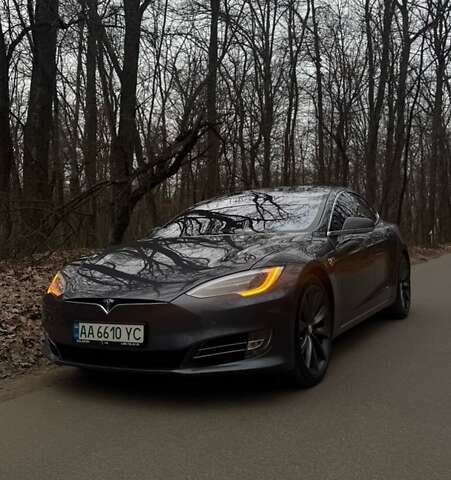 Серый Тесла Модель С, объемом двигателя 0 л и пробегом 124 тыс. км за 15900 $, фото 1 на Automoto.ua