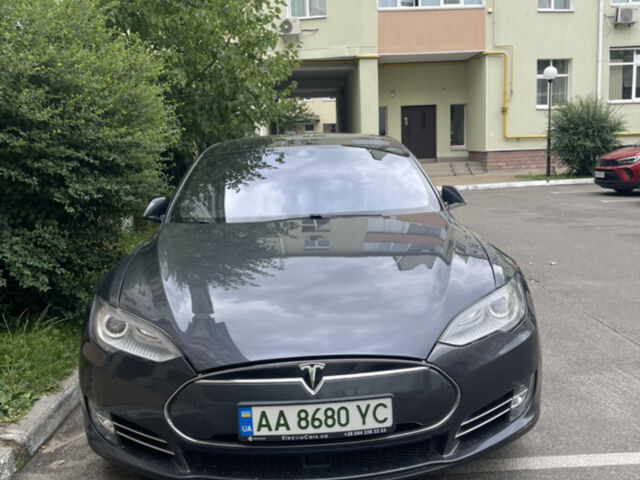 Серый Тесла Модель С, объемом двигателя 0 л и пробегом 150 тыс. км за 15000 $, фото 1 на Automoto.ua