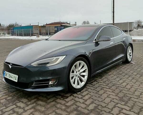 Сірий Тесла Модель С, об'ємом двигуна 0 л та пробігом 230 тис. км за 13900 $, фото 1 на Automoto.ua