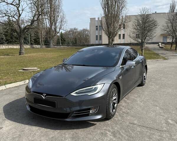 Серый Тесла Модель С, объемом двигателя 0 л и пробегом 197 тыс. км за 19500 $, фото 1 на Automoto.ua
