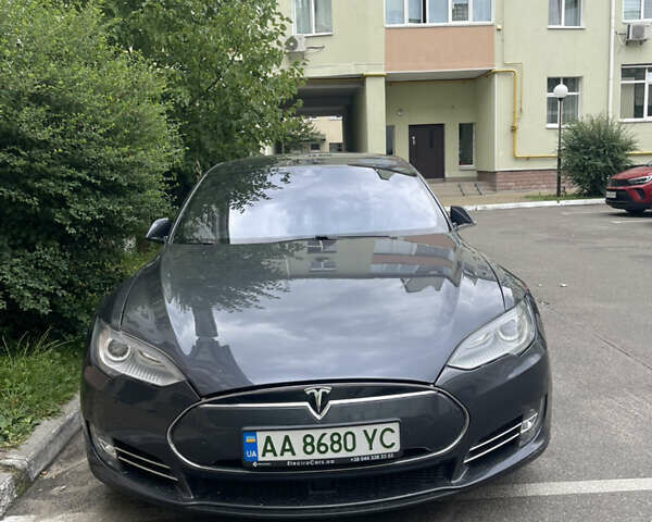 Серый Тесла Модель С, объемом двигателя 0 л и пробегом 150 тыс. км за 15900 $, фото 1 на Automoto.ua