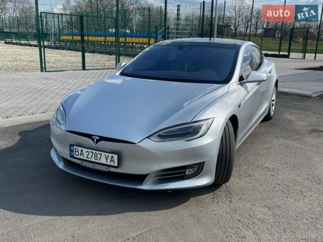 Серый Тесла Модель С, объемом двигателя 0 л и пробегом 172 тыс. км за 16000 $, фото 1 на Automoto.ua