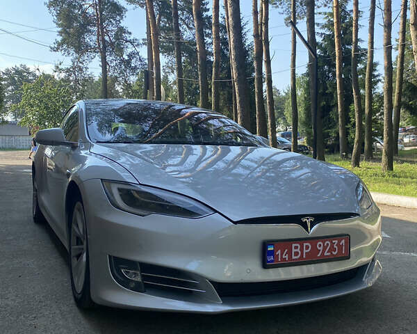 Серый Тесла Модель С, объемом двигателя 0 л и пробегом 199 тыс. км за 17700 $, фото 1 на Automoto.ua