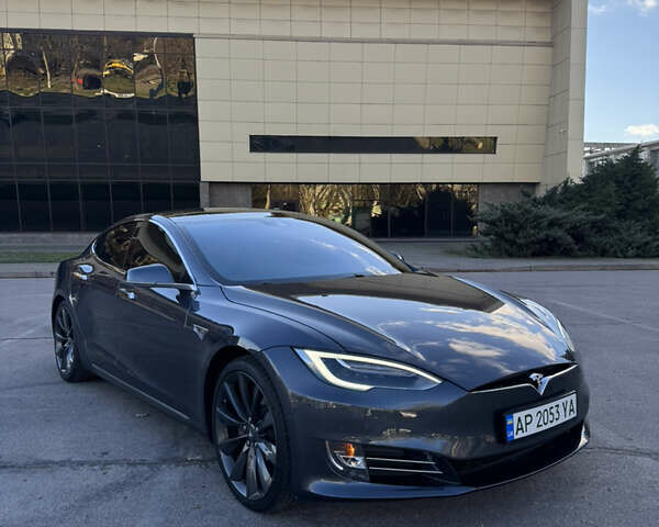 Серый Тесла Модель С, объемом двигателя 0 л и пробегом 180 тыс. км за 21500 $, фото 1 на Automoto.ua