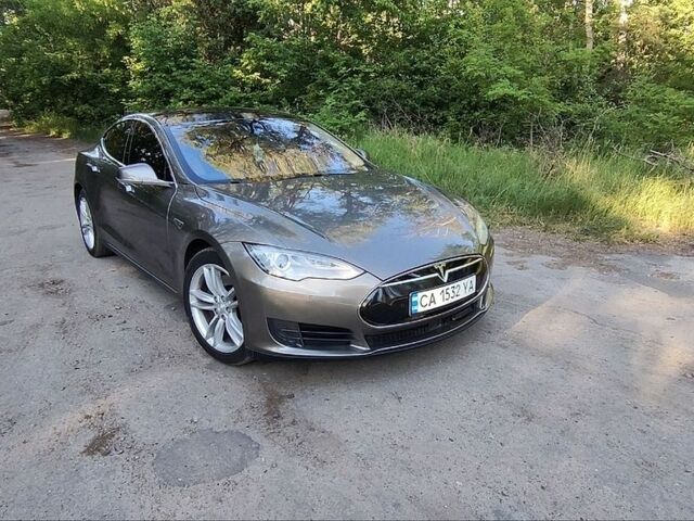 Серый Тесла Модель С, объемом двигателя 0 л и пробегом 99 тыс. км за 15800 $, фото 1 на Automoto.ua