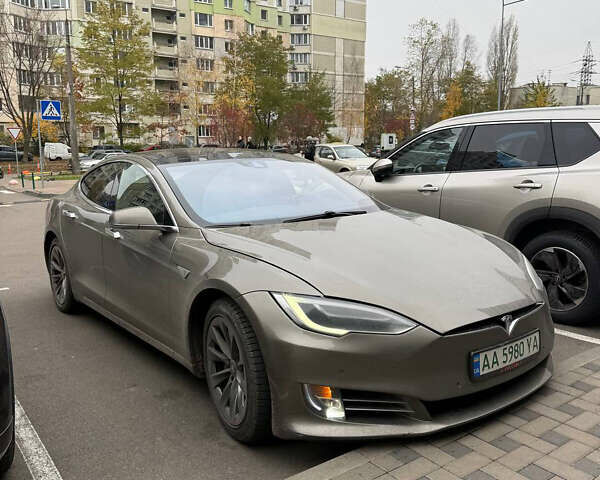 Серый Тесла Модель С, объемом двигателя 0 л и пробегом 170 тыс. км за 21000 $, фото 1 на Automoto.ua