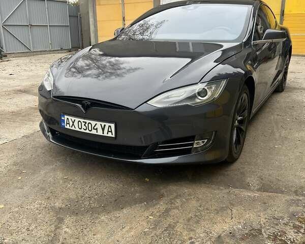 Серый Тесла Модель С, объемом двигателя 0 л и пробегом 98 тыс. км за 18300 $, фото 1 на Automoto.ua