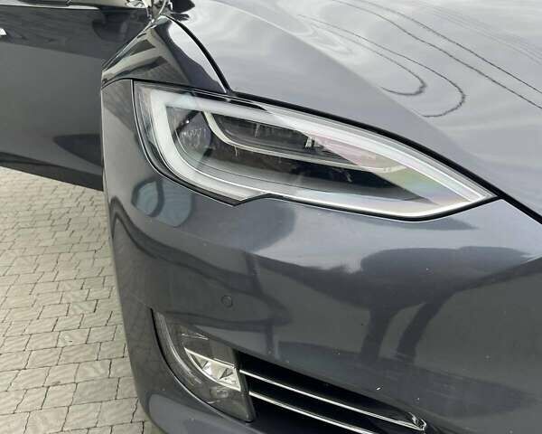 Серый Тесла Модель С, объемом двигателя 0 л и пробегом 120 тыс. км за 16500 $, фото 1 на Automoto.ua