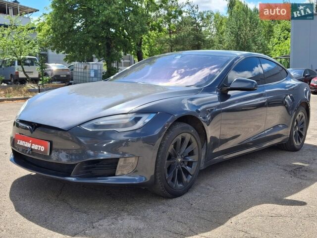 Серый Тесла Модель С, объемом двигателя 0 л и пробегом 222 тыс. км за 9999 $, фото 1 на Automoto.ua