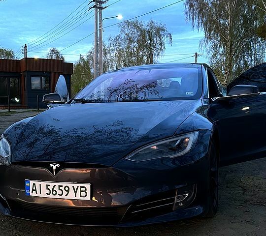 Серый Тесла Модель С, объемом двигателя 0.32 л и пробегом 186 тыс. км за 15500 $, фото 1 на Automoto.ua