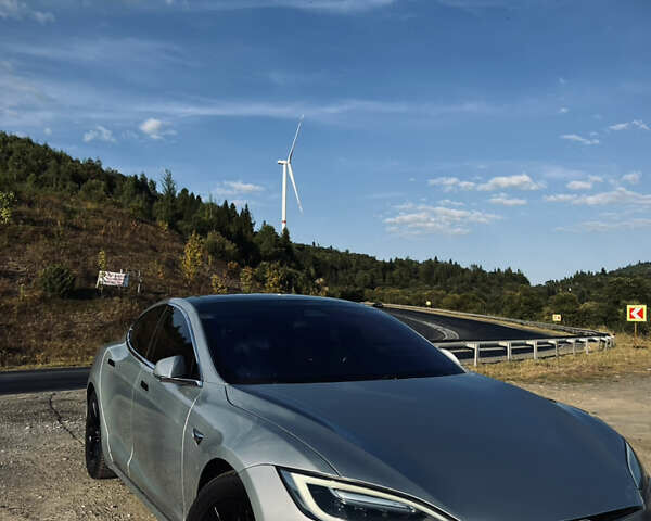 Серый Тесла Модель С, объемом двигателя 0 л и пробегом 104 тыс. км за 17000 $, фото 1 на Automoto.ua