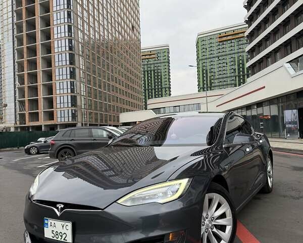 Серый Тесла Модель С, объемом двигателя 0 л и пробегом 220 тыс. км за 17900 $, фото 1 на Automoto.ua