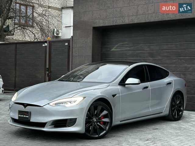 Серый Тесла Модель С, объемом двигателя 0 л и пробегом 165 тыс. км за 23999 $, фото 1 на Automoto.ua