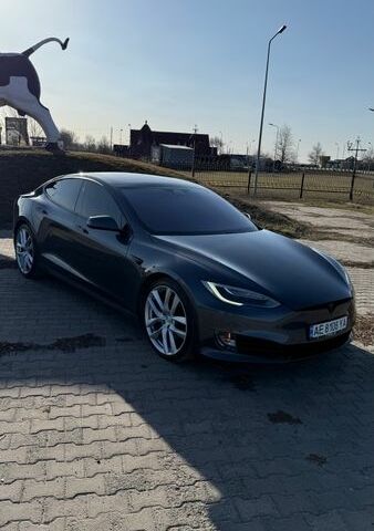 Серый Тесла Модель С, объемом двигателя 0 л и пробегом 178 тыс. км за 18900 $, фото 1 на Automoto.ua