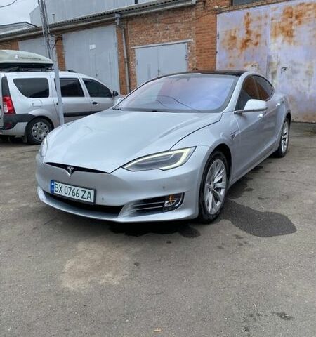 Серый Тесла Модель С, объемом двигателя 0 л и пробегом 124 тыс. км за 19900 $, фото 1 на Automoto.ua