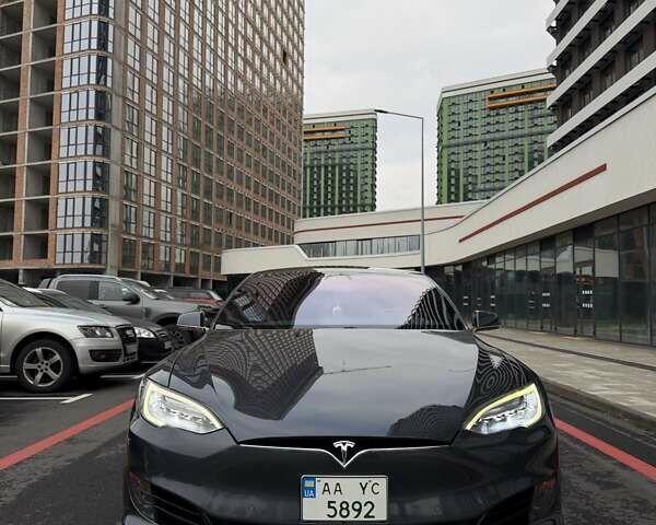 Серый Тесла Модель С, объемом двигателя 0 л и пробегом 220 тыс. км за 19000 $, фото 1 на Automoto.ua