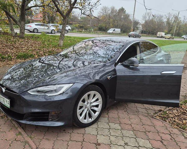 Серый Тесла Модель С, объемом двигателя 0 л и пробегом 53 тыс. км за 17300 $, фото 1 на Automoto.ua